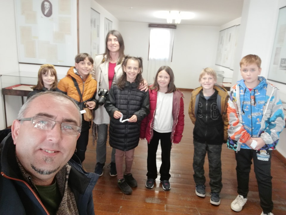 Детското драмско студио при НУЦК Григор Прличев Охрид со кустосот историчар Горан Митрески