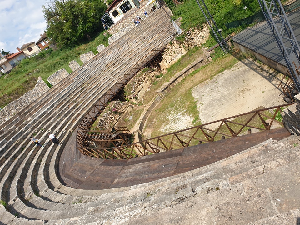 Промена на дрвената конструкција на античкиот театар