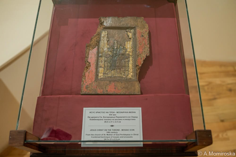 Мизаична икона ,, Исус Христос на престол ” заблеска во Галеријата на икони во Охрид